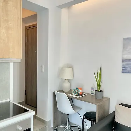 Domus With Wonderful Balcony Apartment *