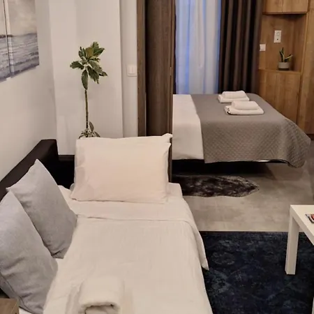 Domus With Wonderful Balcony Apartament