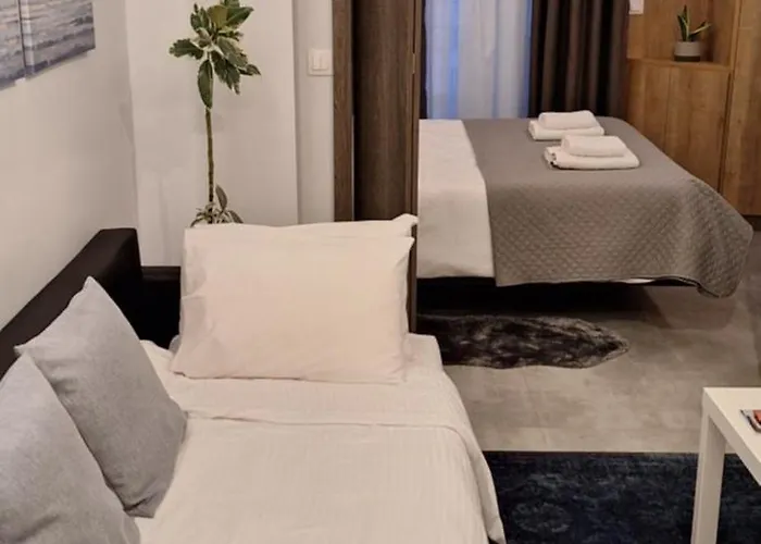 Domus With Wonderful Balcony Apartament
