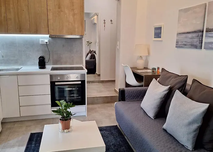 Domus With Wonderful Balcony Apartament
